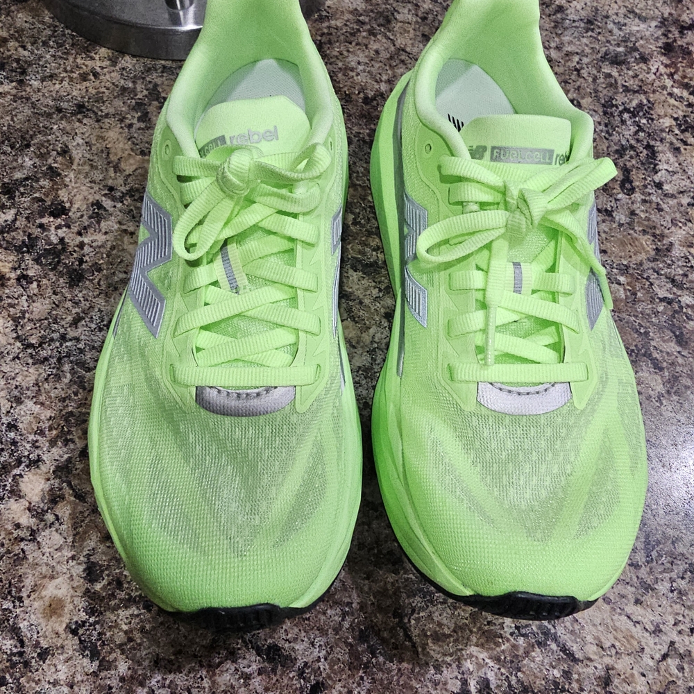 New Balance Women's Green Running Shoes - Picture 2 of 6